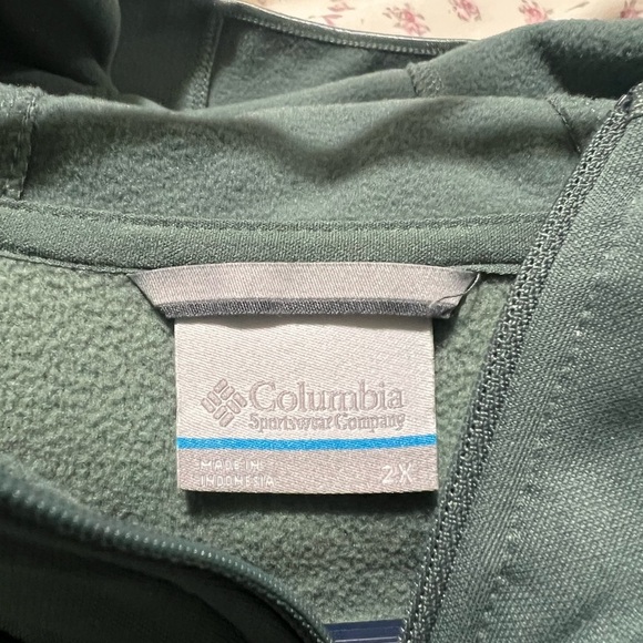 Columbia Women’s Green Hooded Fleece Zip up - Picture 4 of 5